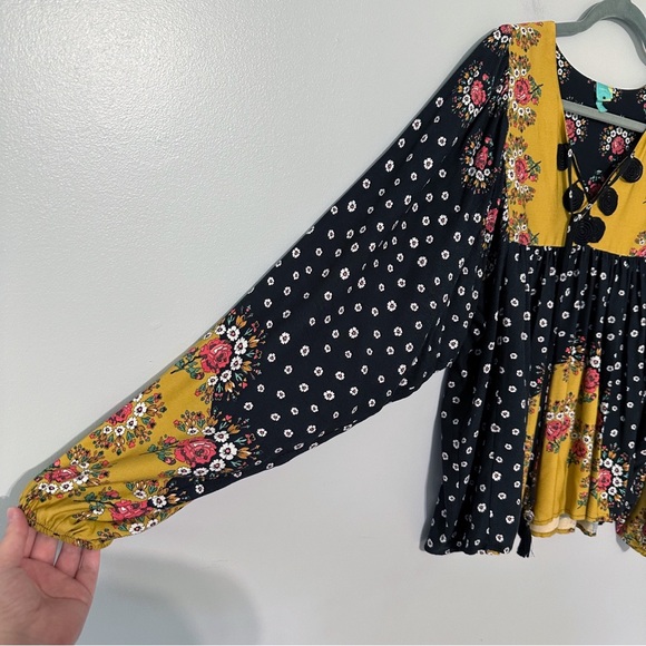 FARM RIO Intarsia Floral Peasant Style Blouse - Picture 6 of 13